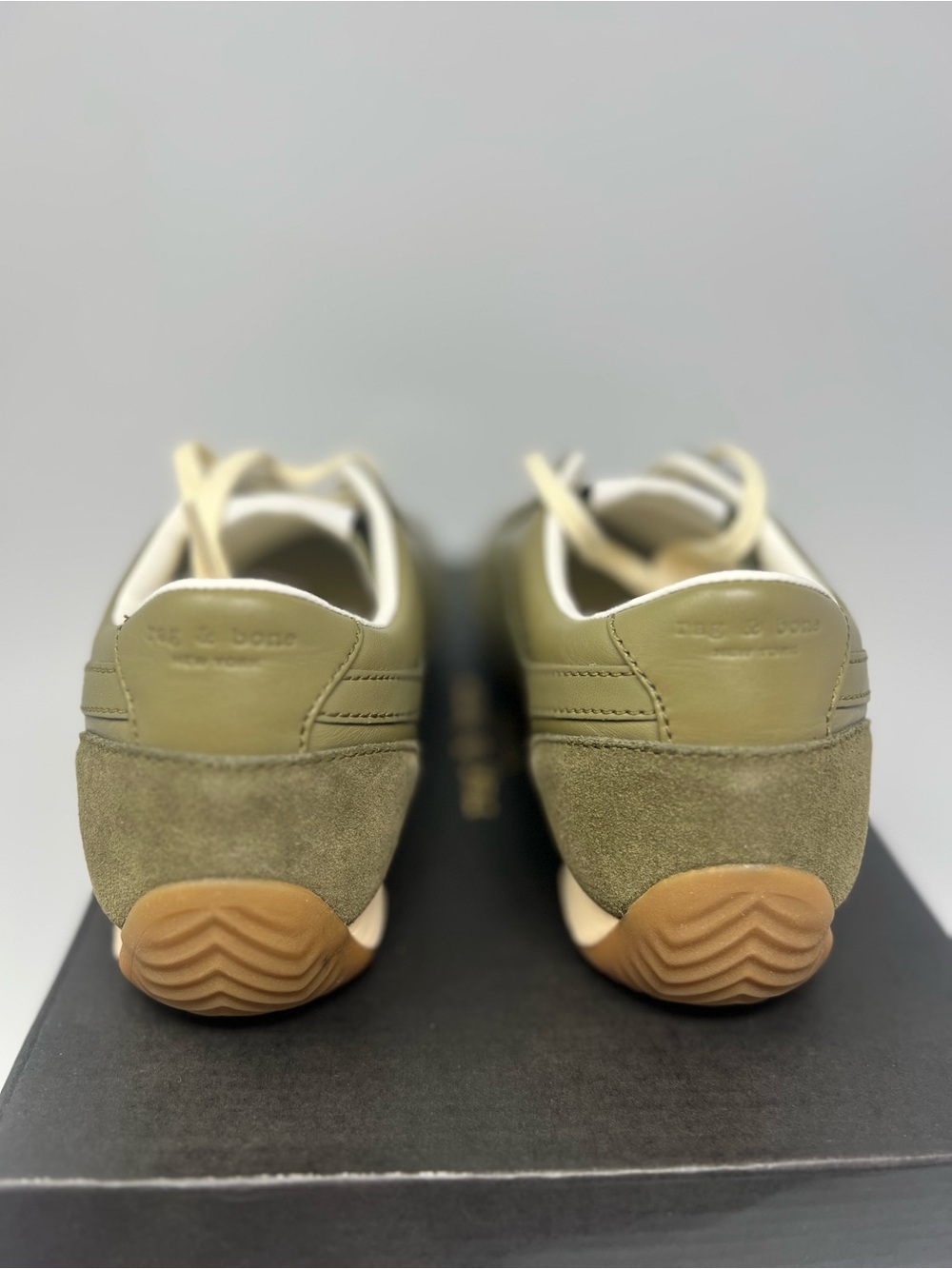 Rag & Bone Slim Runner Sneakers
Size 10 - Picture 5 of 9